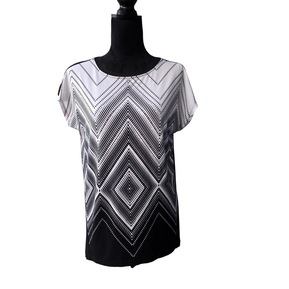 Chicos Black White Geometric Chevron Tunic Blouse Short Sleeve Pleated Back Sz 1